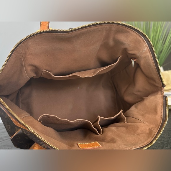 Louis Vuitton Monogram Canvas Tivoli GM Satchel - Picture 6 of 10